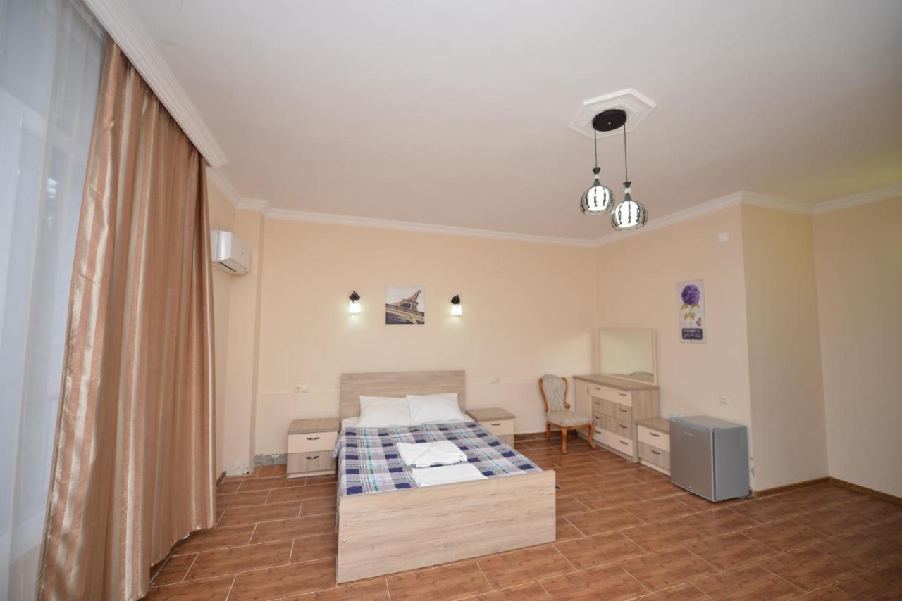 מחינג'אורי Hulus Hotel מראה חיצוני תמונה