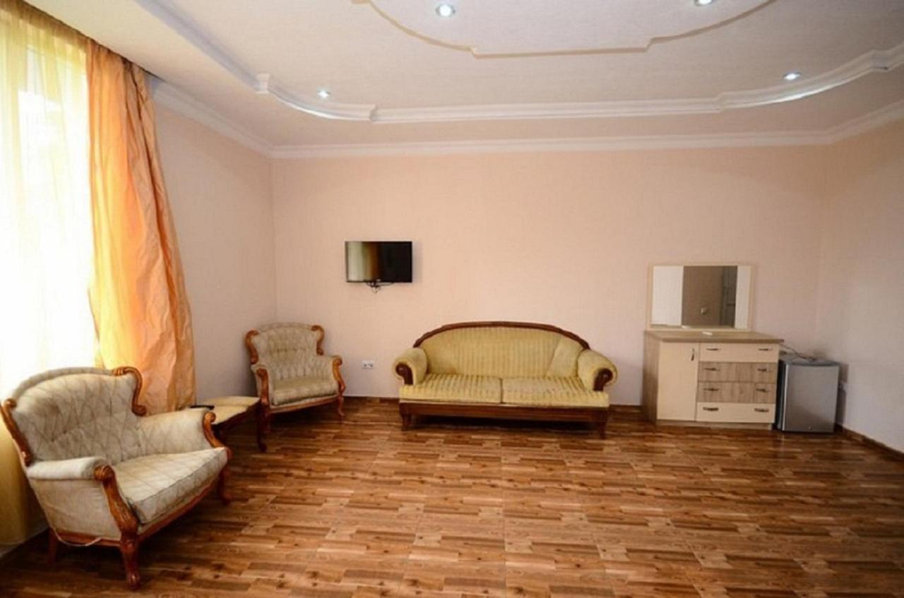 מחינג'אורי Hulus Hotel מראה חיצוני תמונה