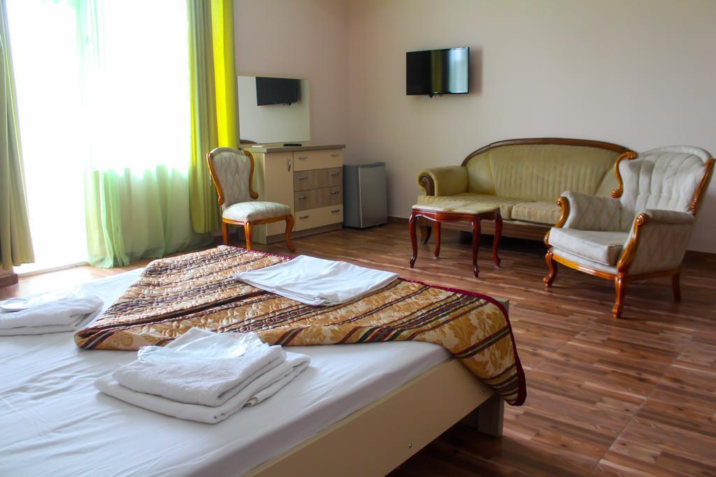 מחינג'אורי Hulus Hotel מראה חיצוני תמונה