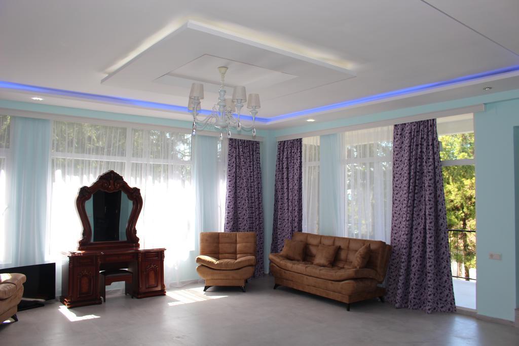 מחינג'אורי Hulus Hotel מראה חיצוני תמונה